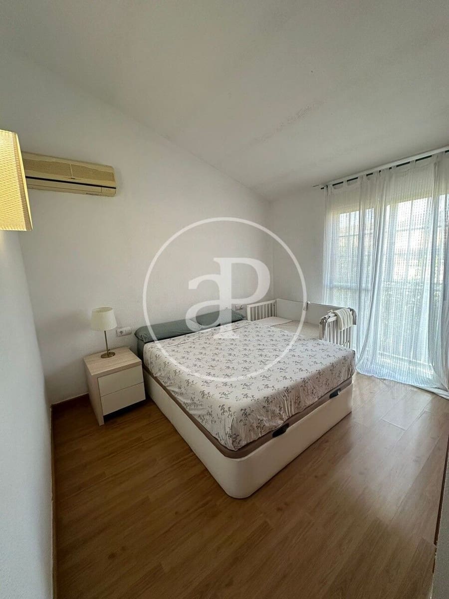 4 soveværelse Villa til leje i La Pobla de Vallbona med swimmingpool - € 2.200 (Ref: 9758871)