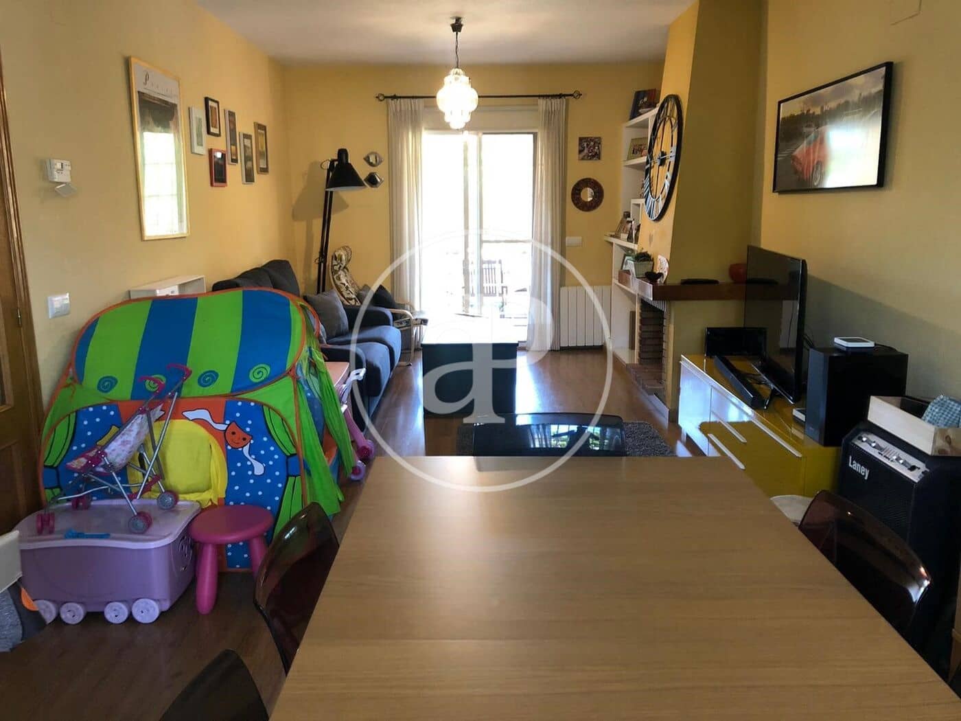 4 soveværelse Villa til leje i La Pobla de Vallbona med swimmingpool - € 2.200 (Ref: 9758871)