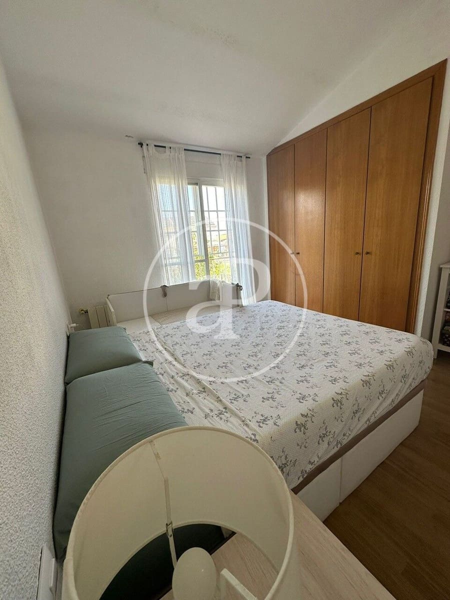 4 soveværelse Villa til leje i La Pobla de Vallbona med swimmingpool - € 2.200 (Ref: 9758871)