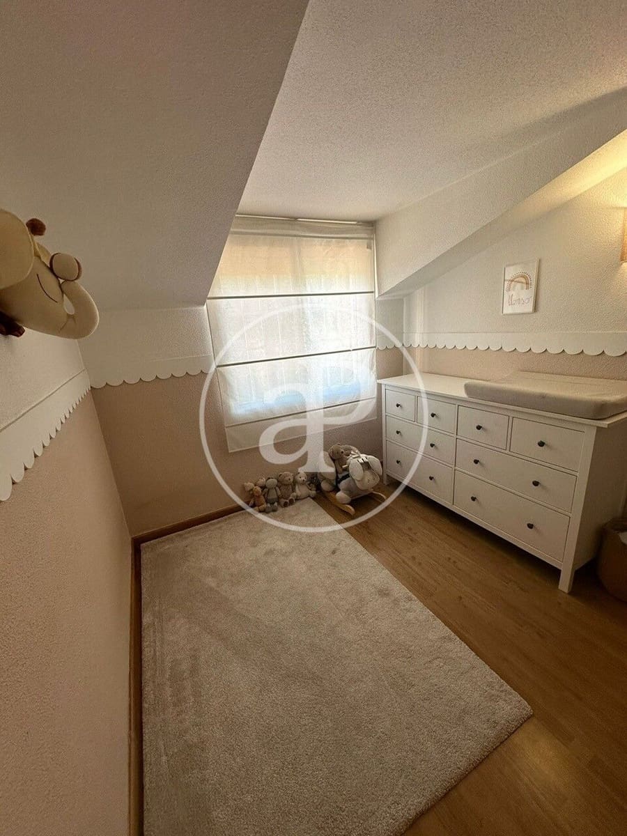 4 soveværelse Villa til leje i La Pobla de Vallbona med swimmingpool - € 2.200 (Ref: 9758871)