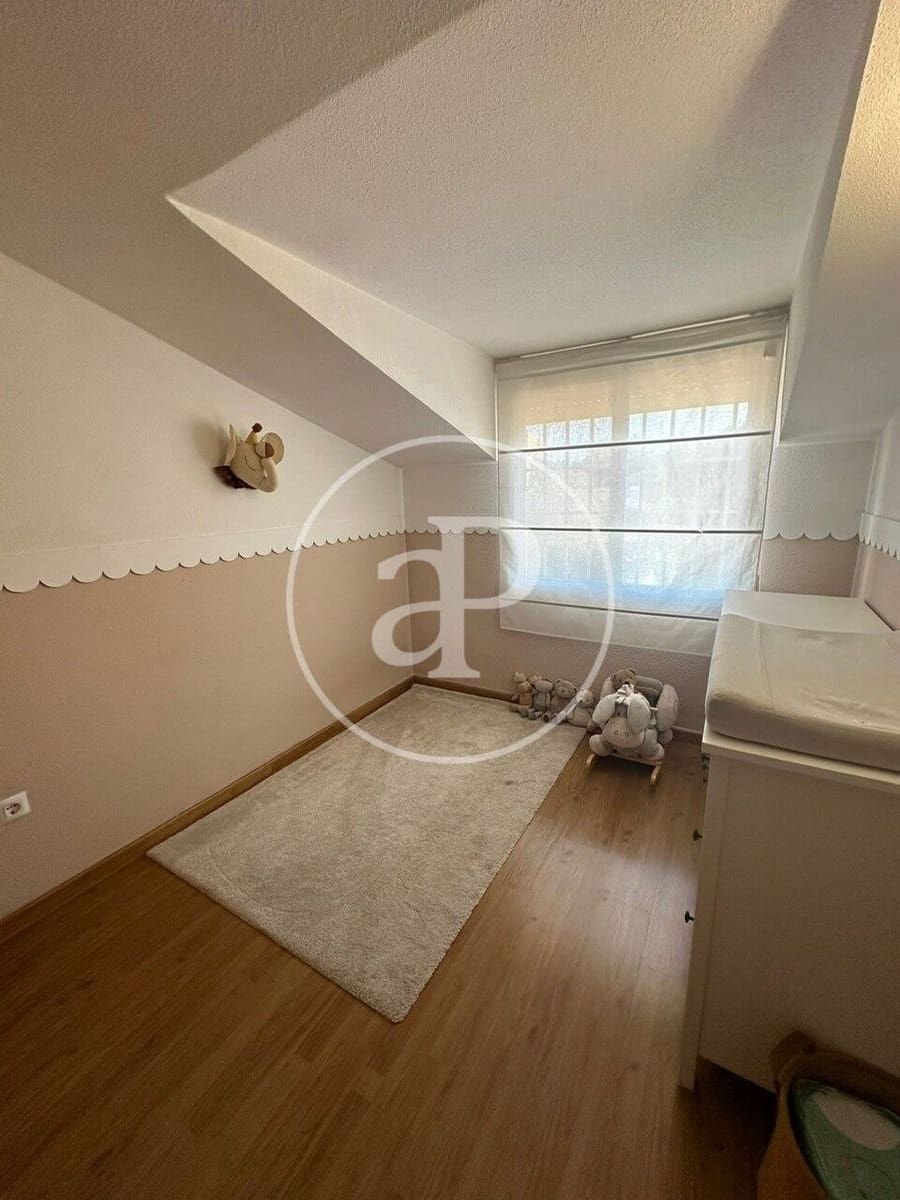 4 soveværelse Villa til leje i La Pobla de Vallbona med swimmingpool - € 2.200 (Ref: 9758871)