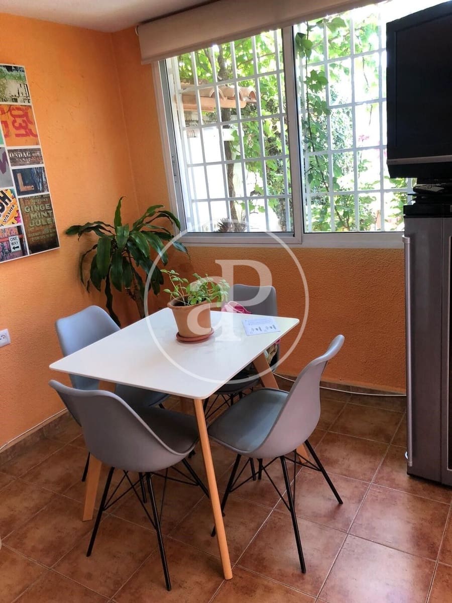 4 soveværelse Villa til leje i La Pobla de Vallbona med swimmingpool - € 2.200 (Ref: 9758871)