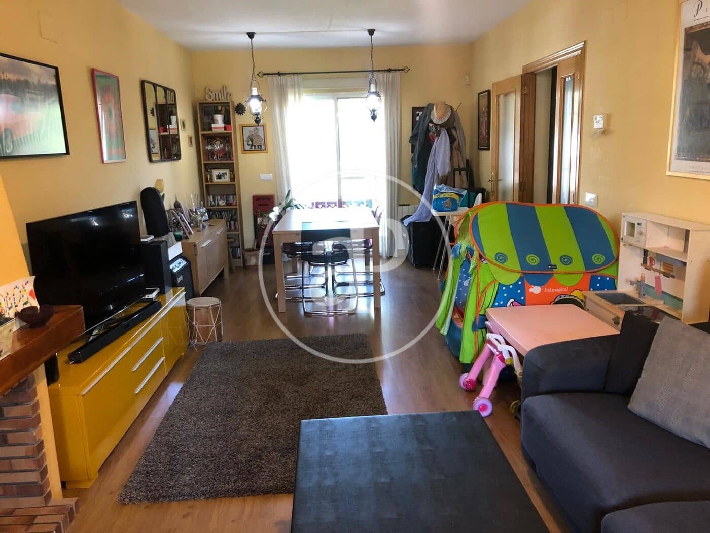 4 soveværelse Villa til leje i La Pobla de Vallbona med swimmingpool - € 2.200 (Ref: 9758871)