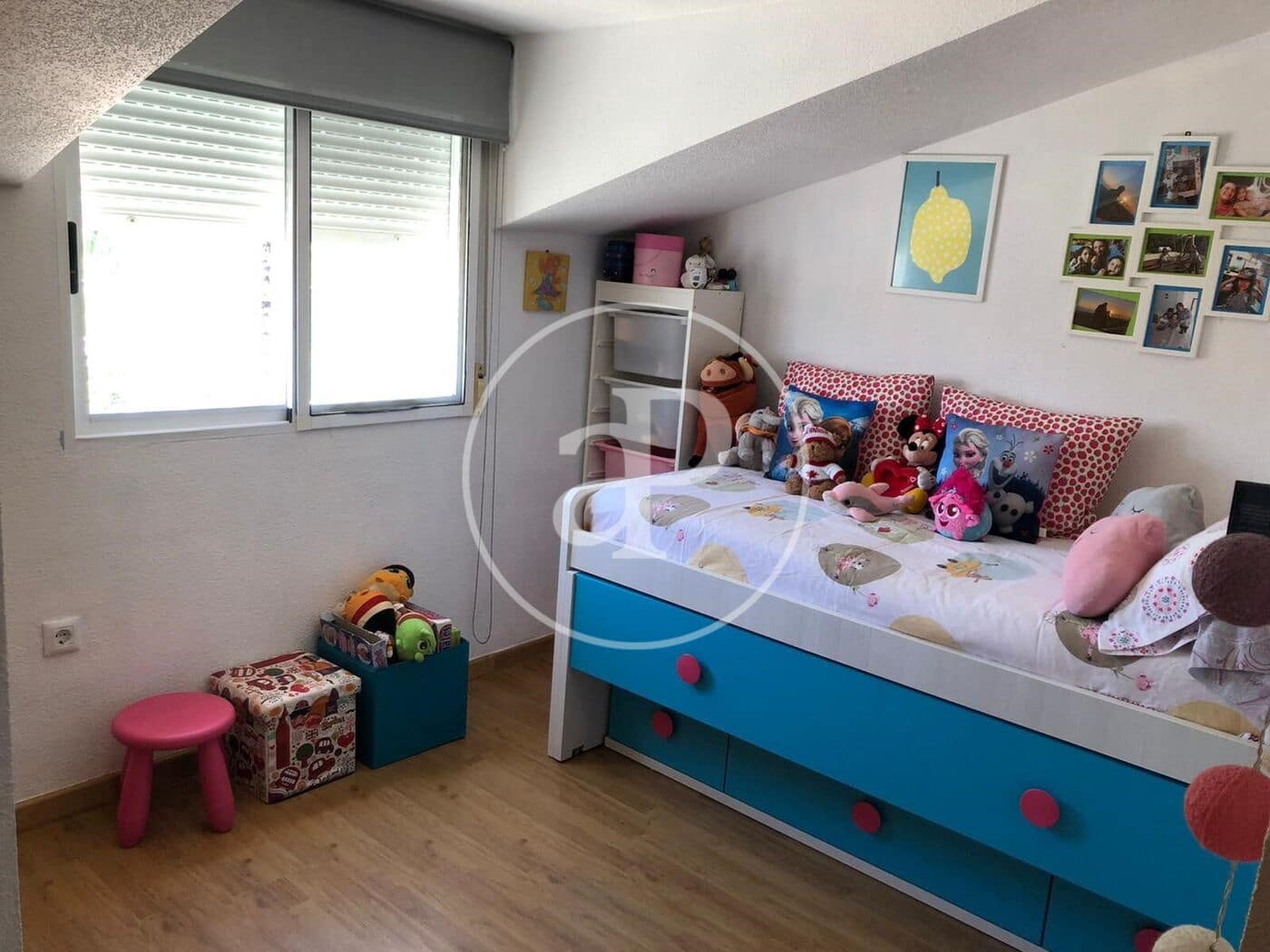 4 soveværelse Villa til leje i La Pobla de Vallbona med swimmingpool - € 2.200 (Ref: 9758871)