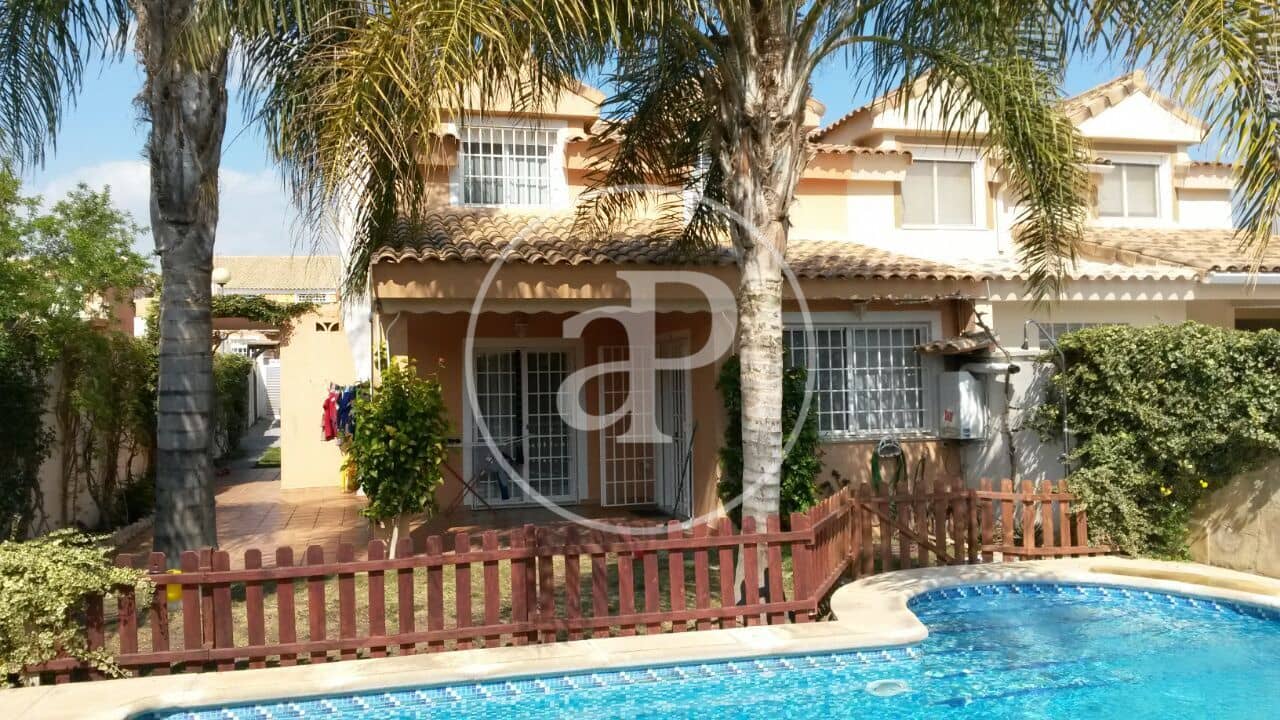 4 soveværelse Villa til leje i La Pobla de Vallbona med swimmingpool - € 2.200 (Ref: 9758871)