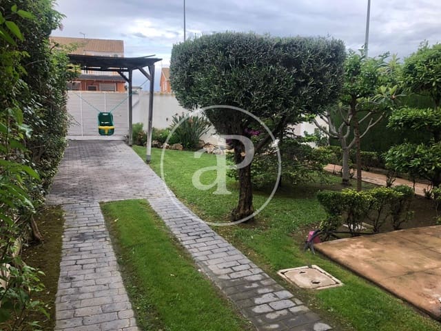 4 sypialnia Willa do wynajęcia w La Pobla de Vallbona z basenem - 2 200 € (Ref: 9758871)