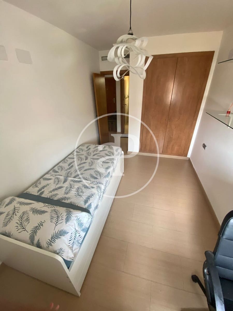 2 bedroom Penthouse for rent in Torrent with pool - € 1,800 (Ref: 9762055)