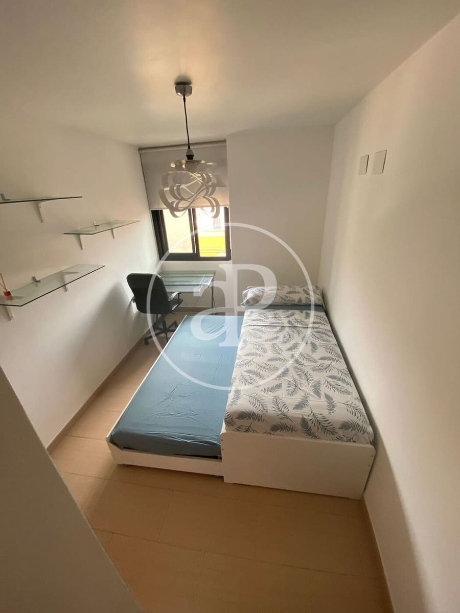 2 bedroom Penthouse for rent in Torrent with pool - € 1,800 (Ref: 9762055)