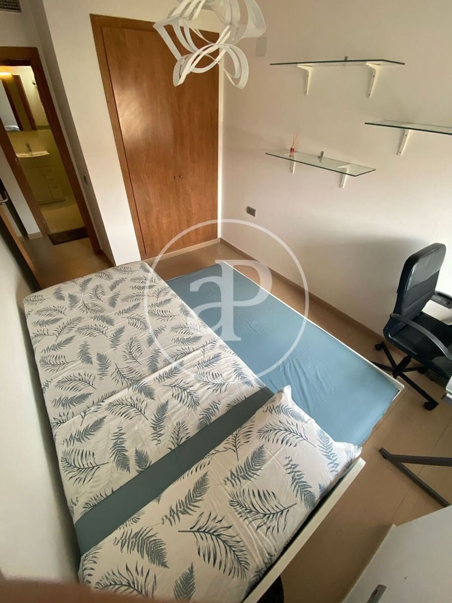 2 bedroom Penthouse for rent in Torrent with pool - € 1,800 (Ref: 9762055)