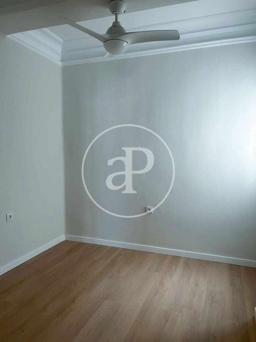 5 bedroom Apartment for rent in Valencia city - € 2,800 (Ref: 9762056)