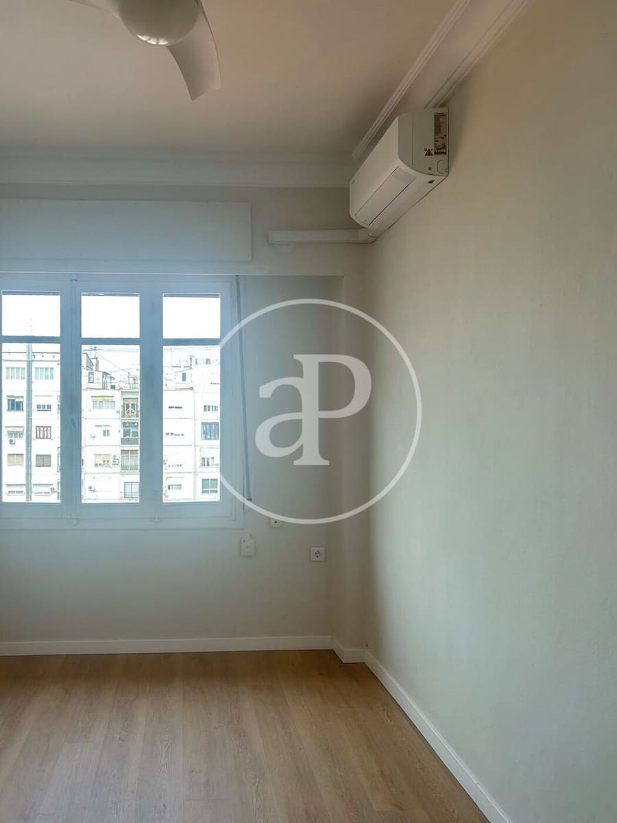 5 bedroom Apartment for rent in Valencia city - € 2,800 (Ref: 9762056)
