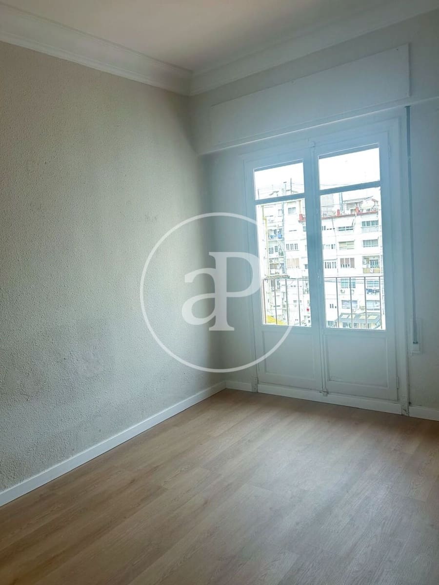 5 bedroom Apartment for rent in Valencia city - € 2,800 (Ref: 9762056)