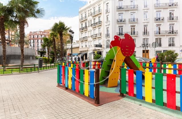 5 camera da letto Appartamento da affittare in La Gran Via, Valencia città - 2.800 € (Rif: 9762056)