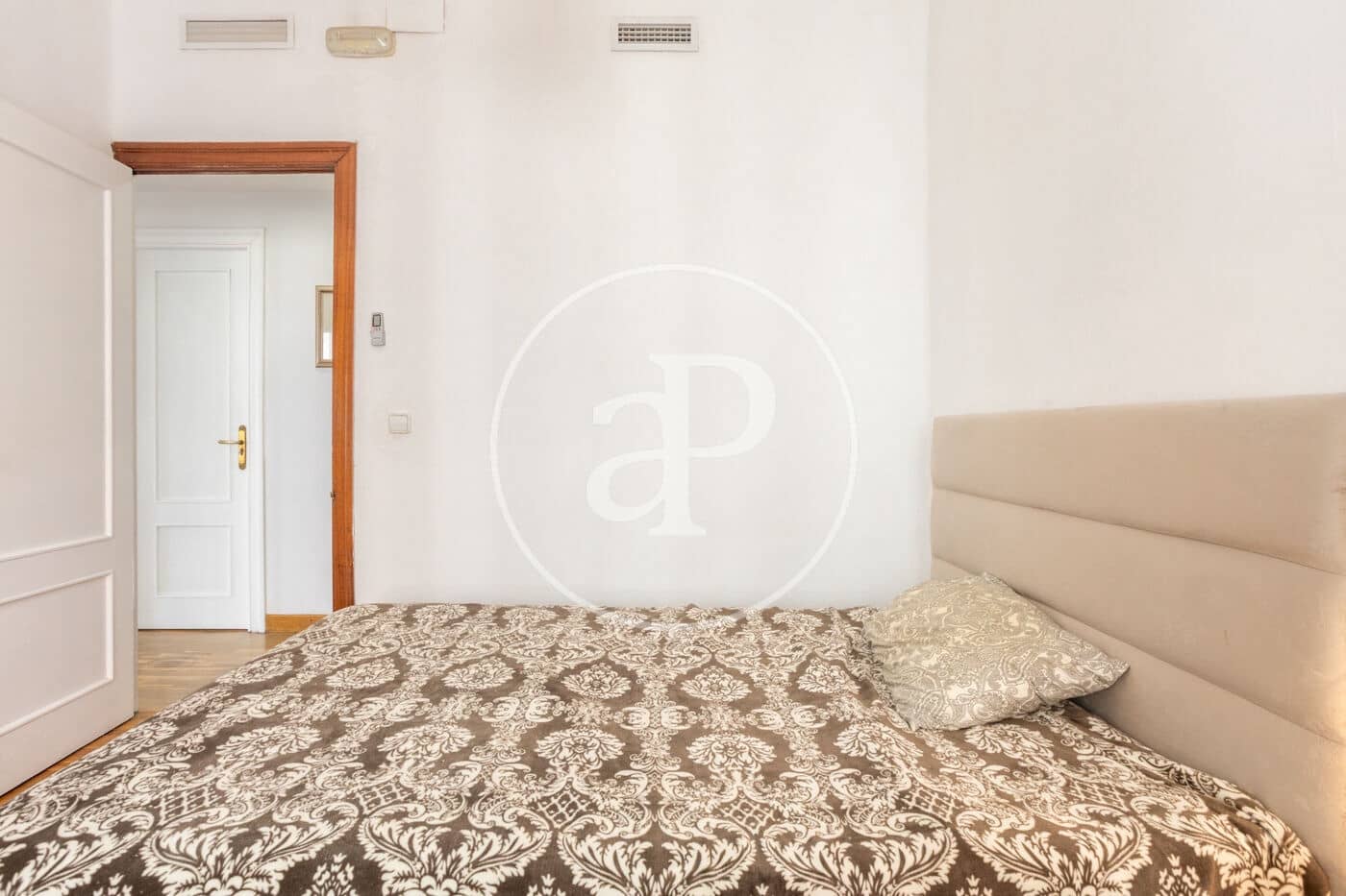 4 bedroom Apartment for rent in Valencia city - € 2,500 (Ref: 9762057)