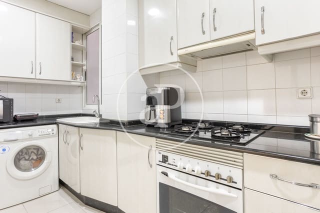 4 bedroom Apartment for rent in Sant Francesc, Valencia city - € 2,500 (Ref: 9762057)