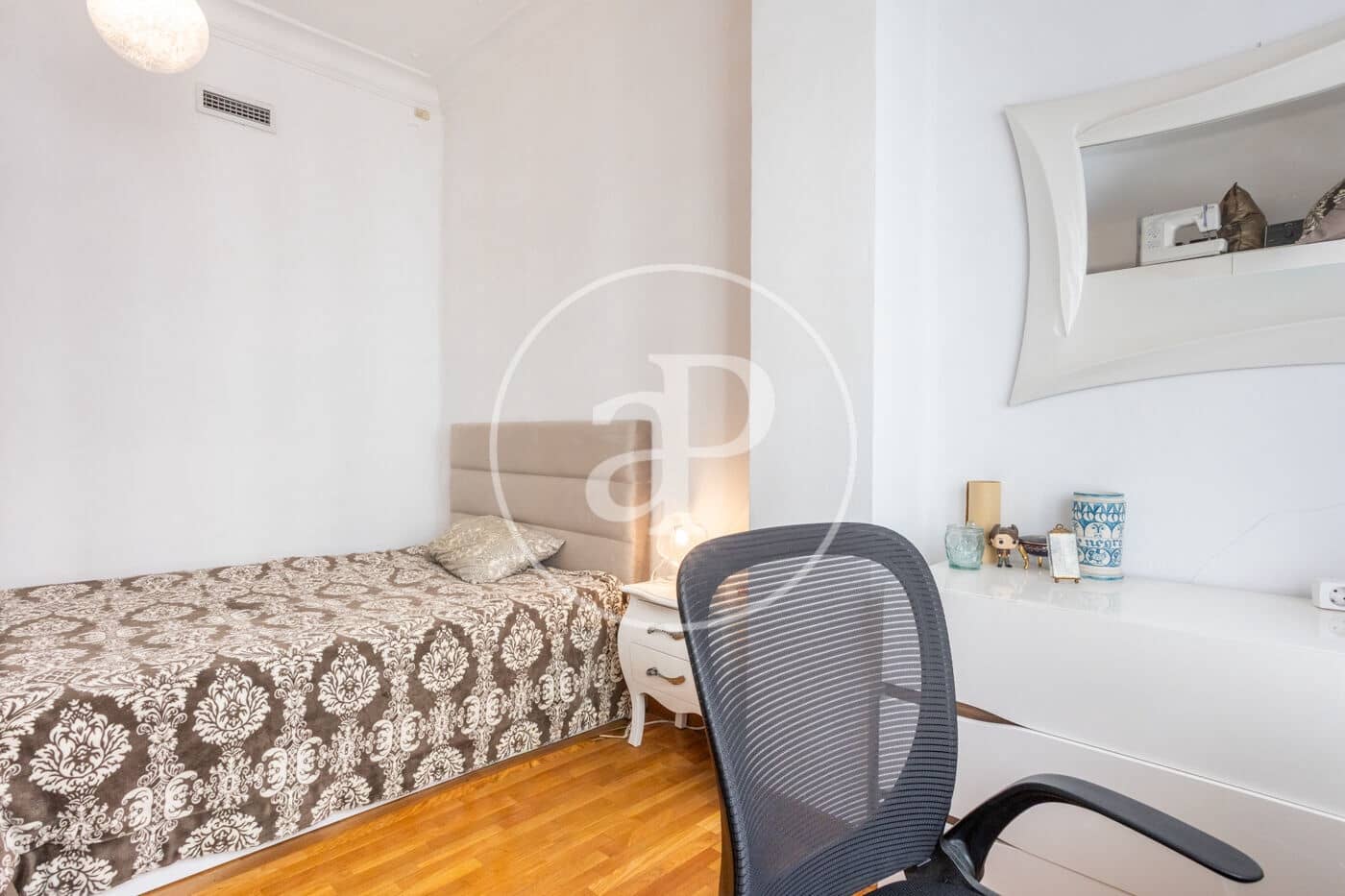 4 bedroom Apartment for rent in Valencia city - € 2,500 (Ref: 9762057)