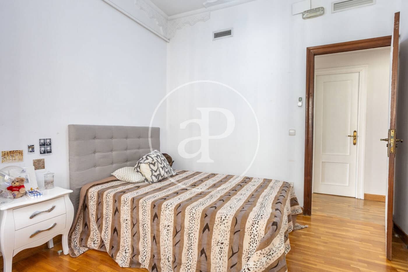 4 bedroom Apartment for rent in Valencia city - € 2,500 (Ref: 9762057)