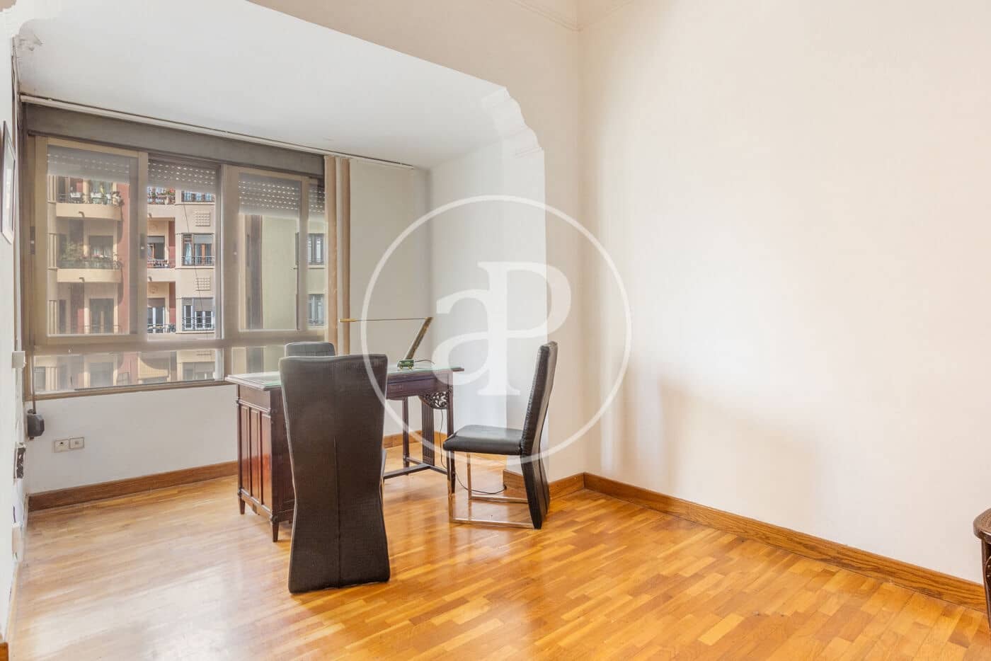 4 bedroom Apartment for rent in Valencia city - € 2,500 (Ref: 9762057)