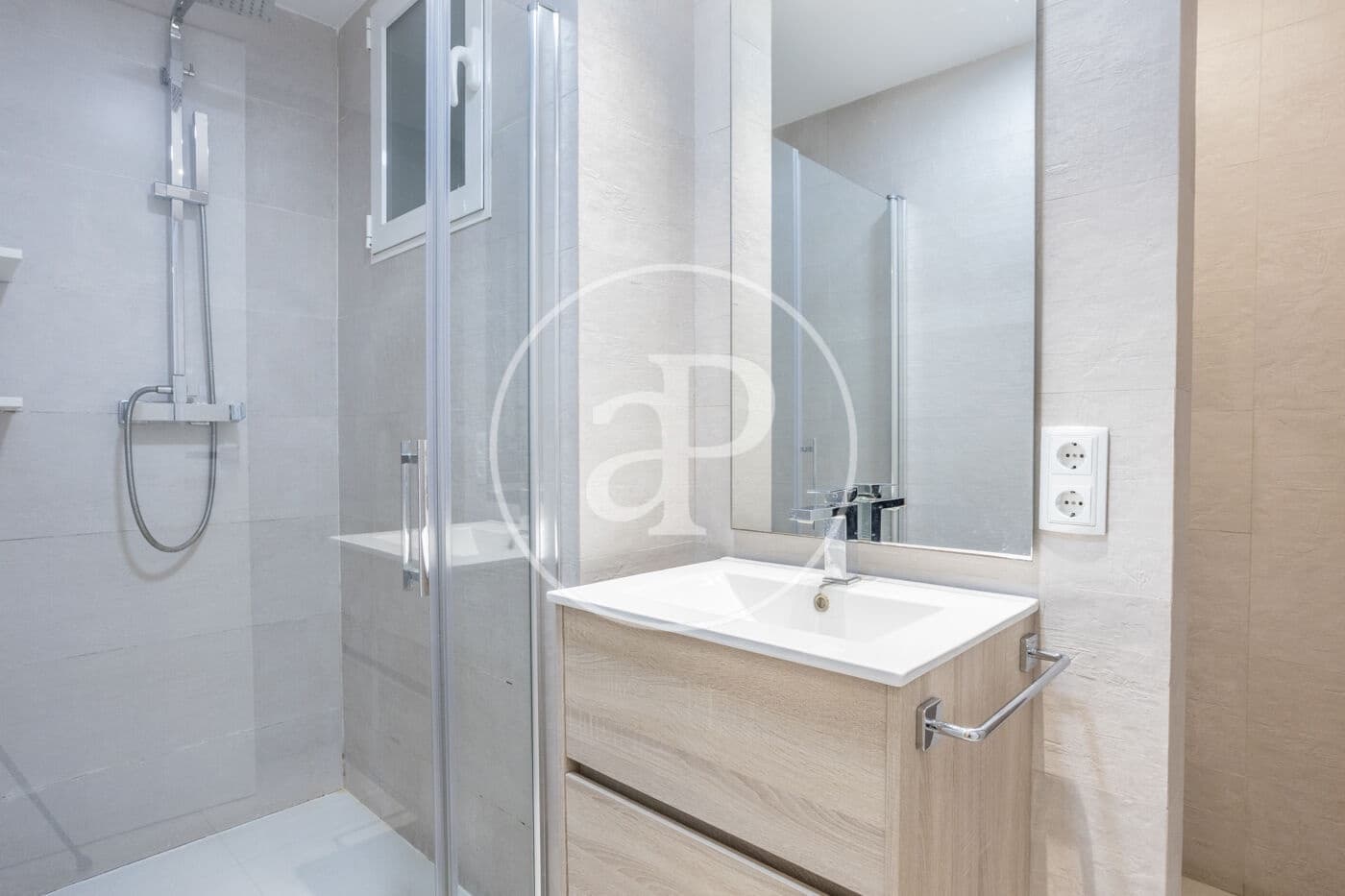 3 sovrum Lägenhet att hyra i Valencia stad - 2 500 € (Ref: 9778256)