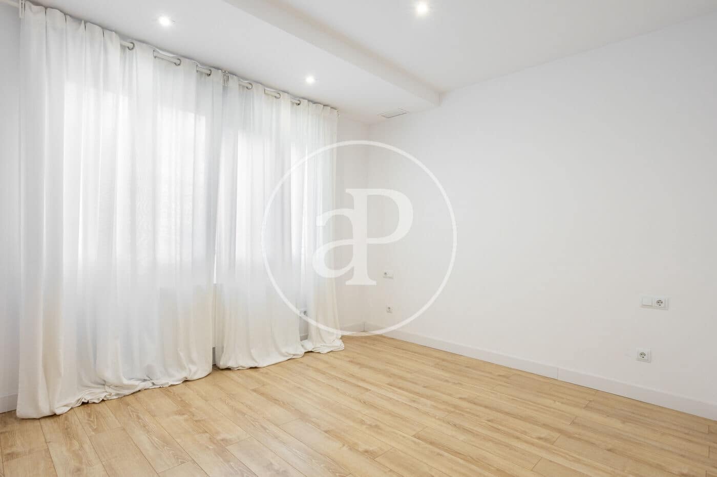 3 sovrum Lägenhet att hyra i Valencia stad - 2 500 € (Ref: 9778256)