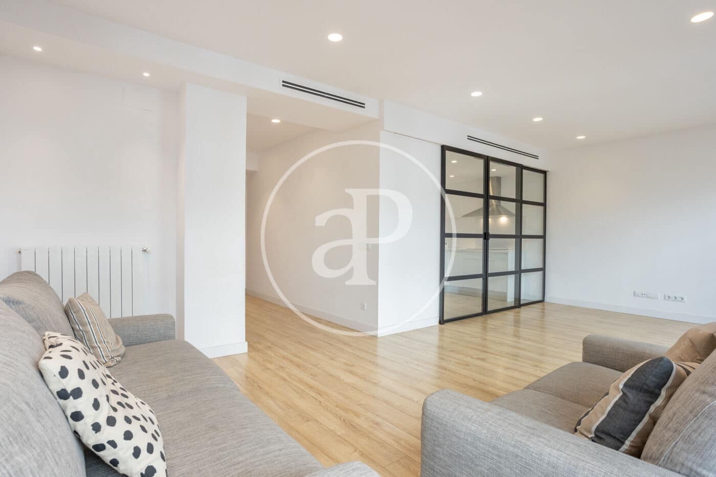 3 sovrum Lägenhet att hyra i Valencia stad - 2 500 € (Ref: 9778256)