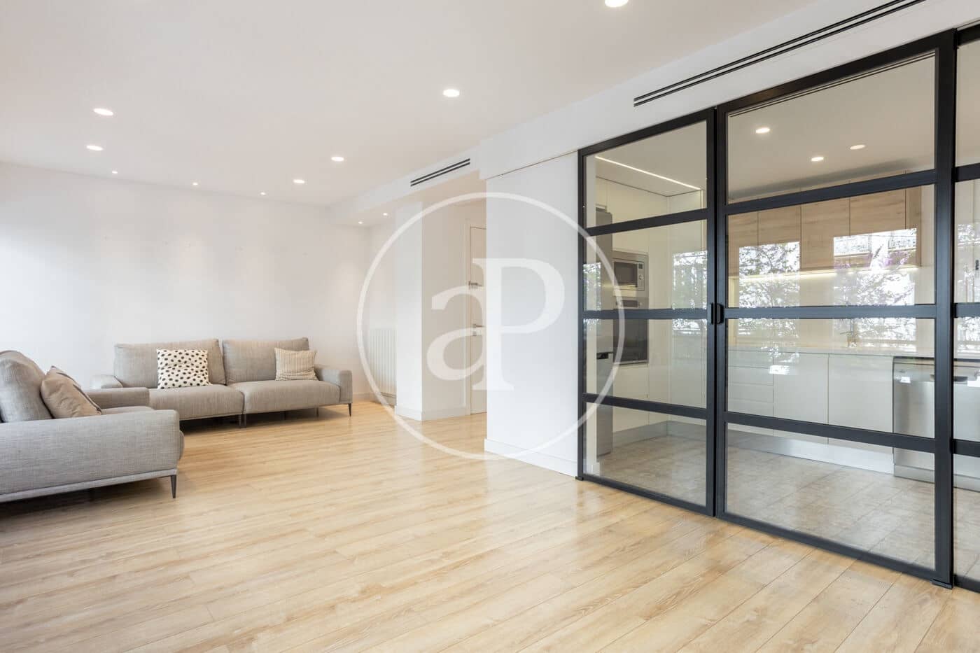 3 sovrum Lägenhet att hyra i Valencia stad - 2 500 € (Ref: 9778256)