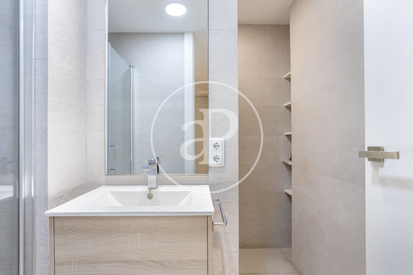 3 sovrum Lägenhet att hyra i Valencia stad - 2 500 € (Ref: 9778256)