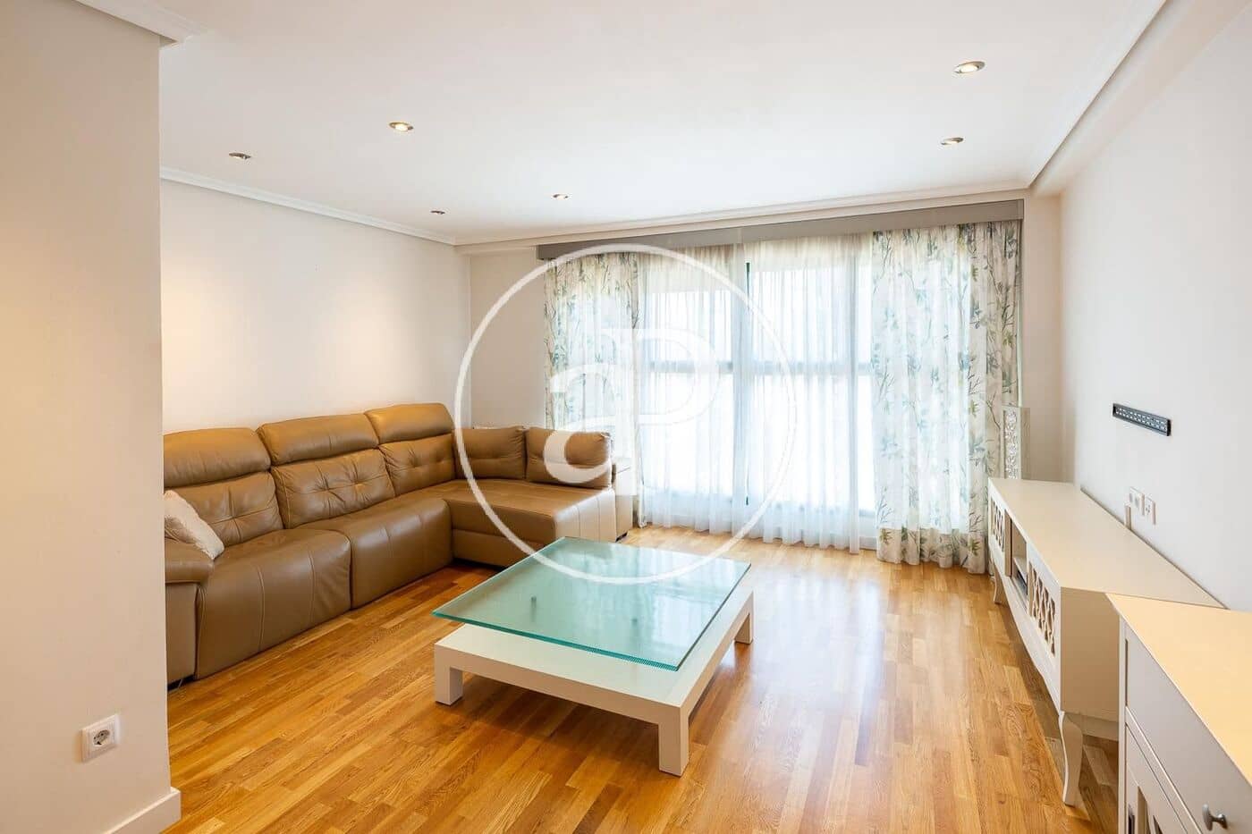 3 soverom Leilighet til leie i Valencia by med svømmebasseng garasje - € 1 950 (Ref: 9778257)