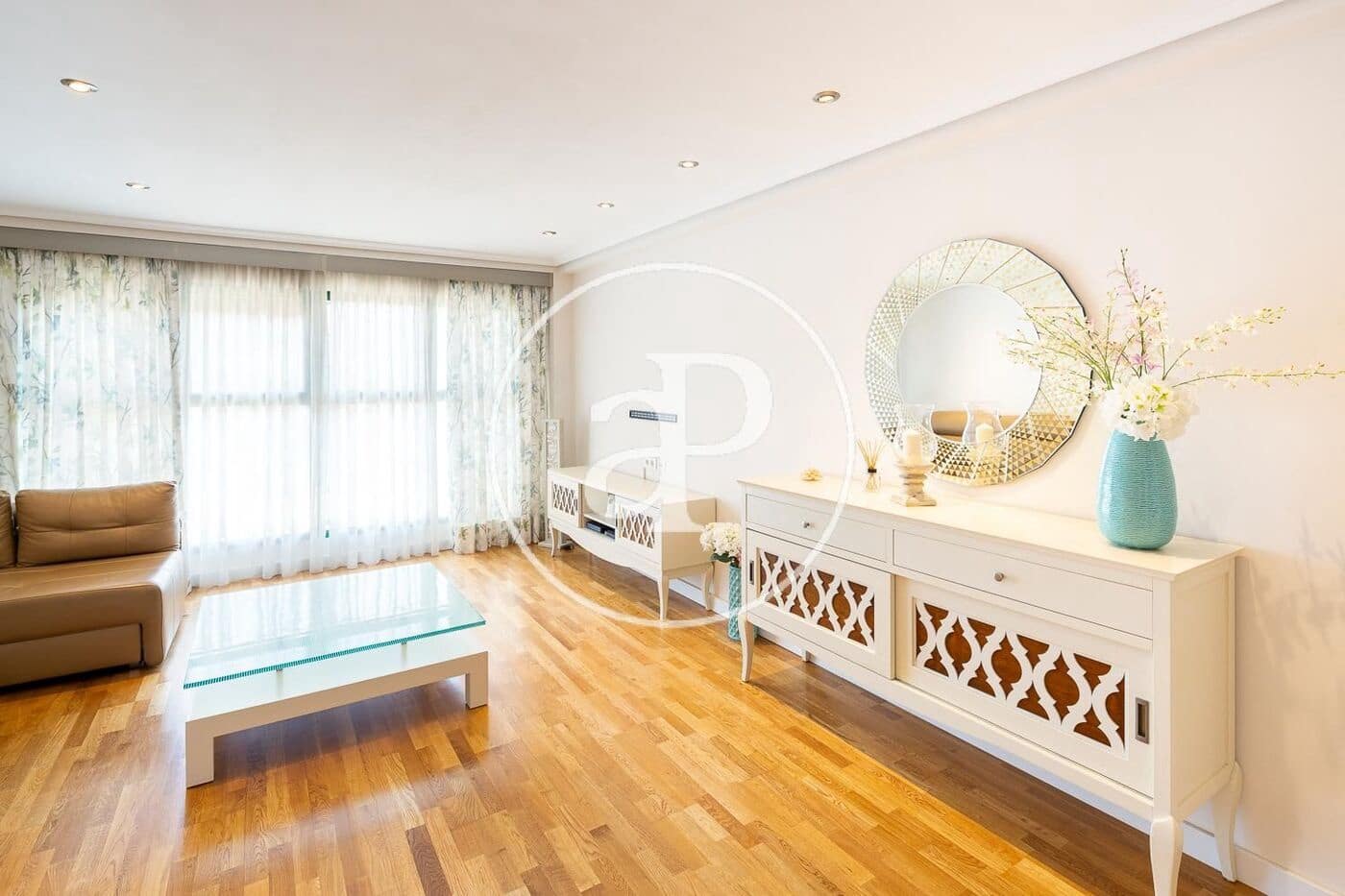 3 soverom Leilighet til leie i Valencia by med svømmebasseng garasje - € 1 950 (Ref: 9778257)