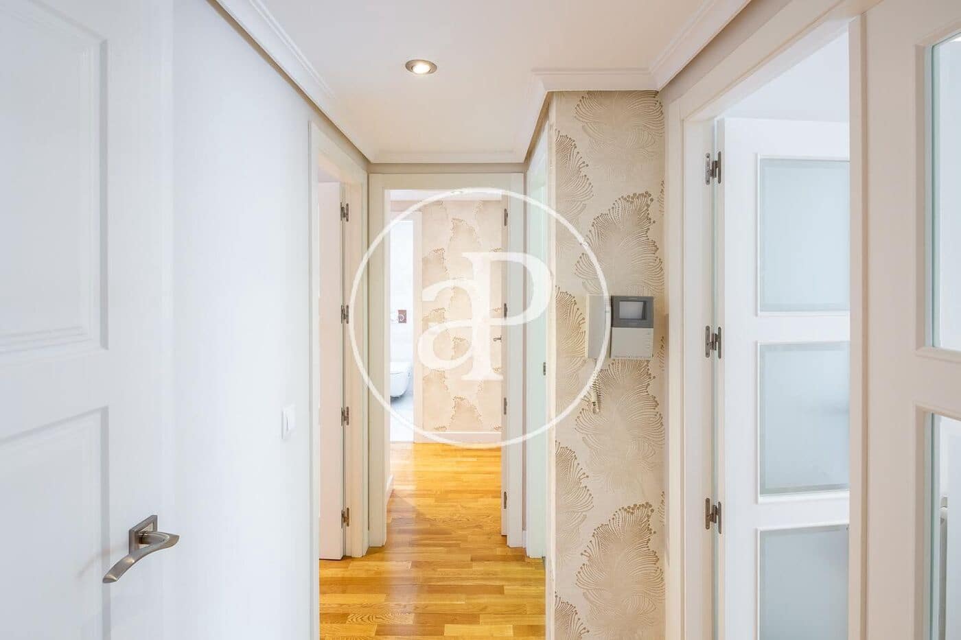 3 soverom Leilighet til leie i Valencia by med svømmebasseng garasje - € 1 950 (Ref: 9778257)