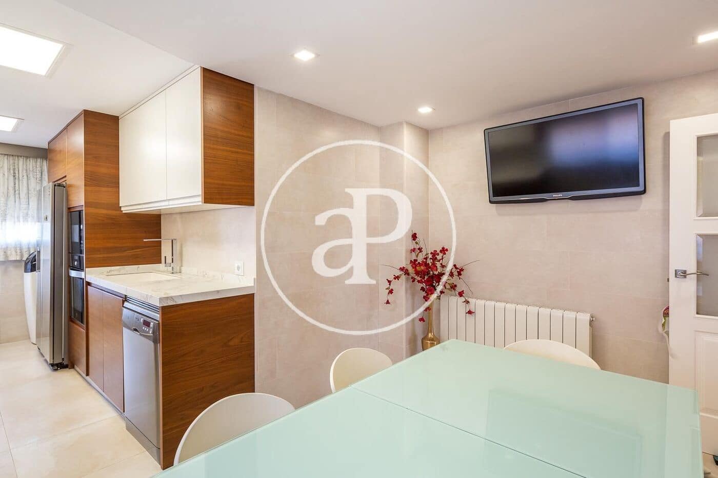 3 soverom Leilighet til leie i Valencia by med svømmebasseng garasje - € 1 950 (Ref: 9778257)