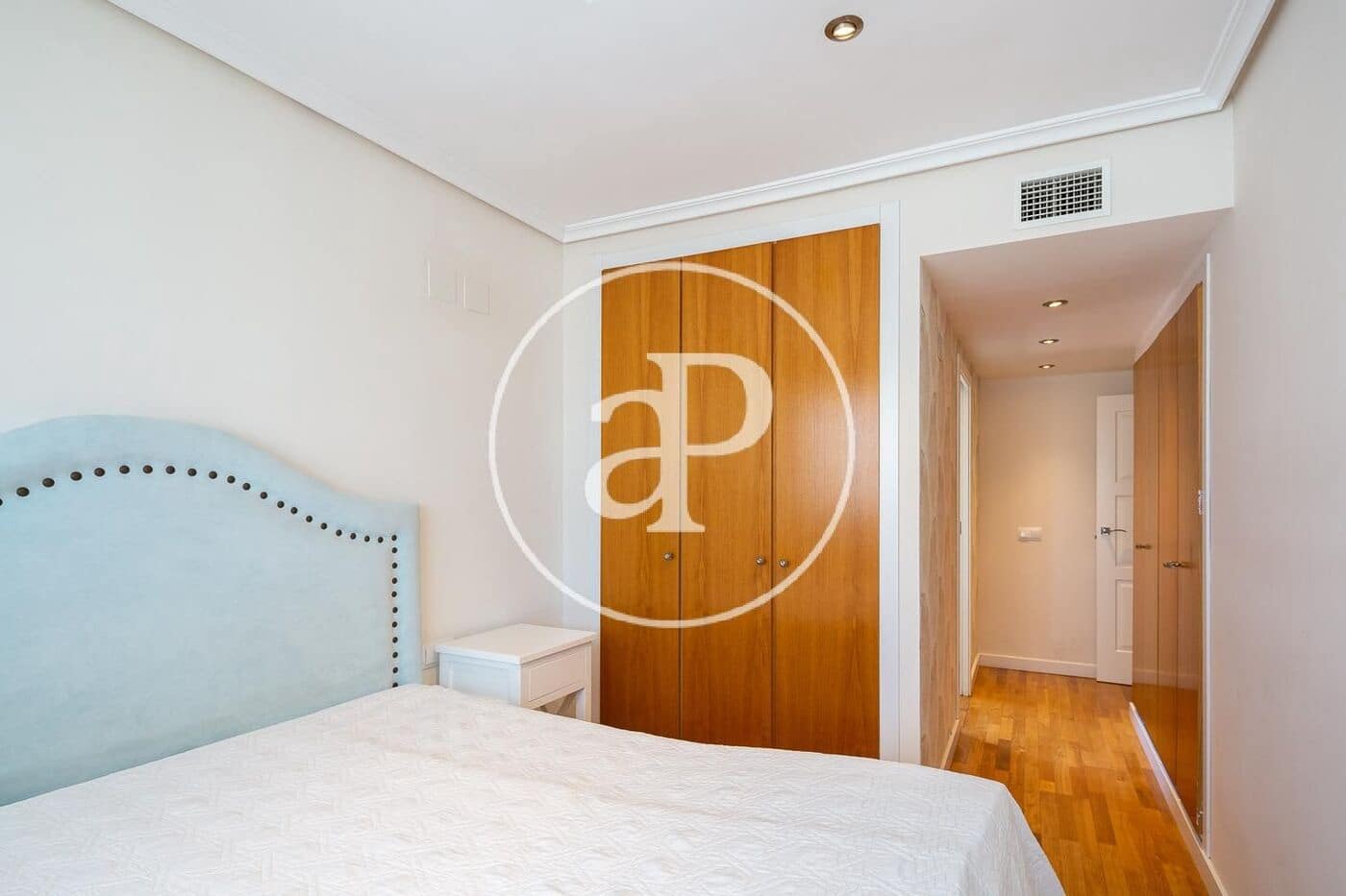 3 soverom Leilighet til leie i Valencia by med svømmebasseng garasje - € 1 950 (Ref: 9778257)