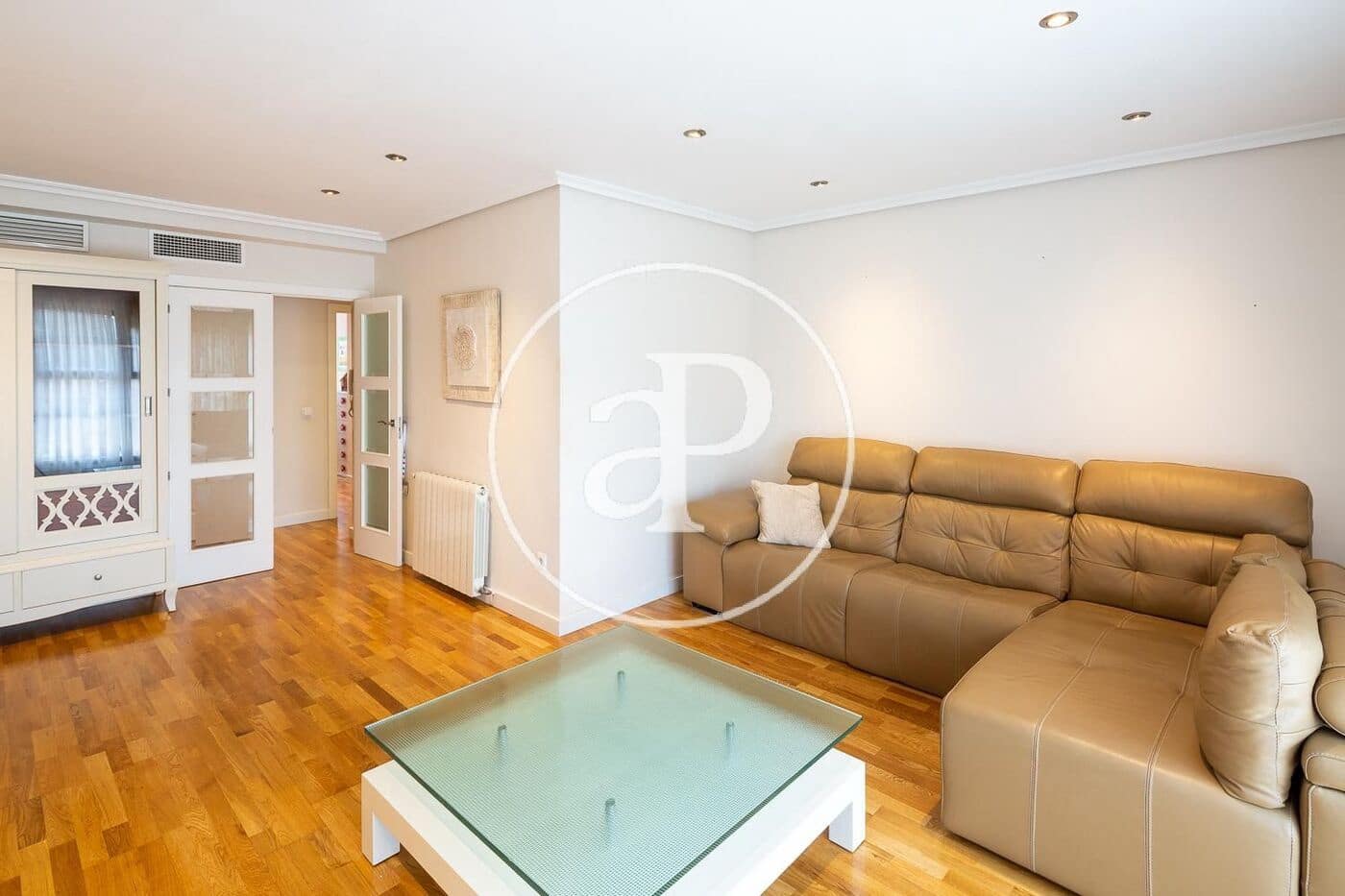 3 soverom Leilighet til leie i Valencia by med svømmebasseng garasje - € 1 950 (Ref: 9778257)