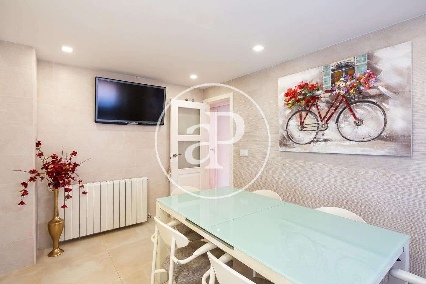 3 soverom Leilighet til leie i Valencia by med svømmebasseng garasje - € 1 950 (Ref: 9778257)