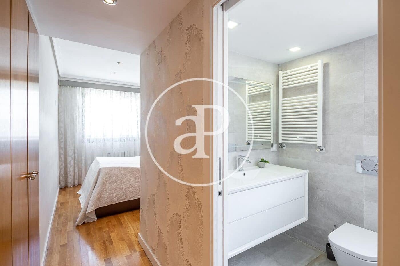 3 soverom Leilighet til leie i Valencia by med svømmebasseng garasje - € 1 950 (Ref: 9778257)