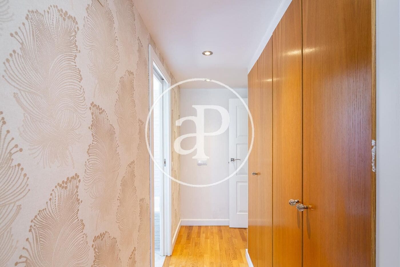 3 soverom Leilighet til leie i Valencia by med svømmebasseng garasje - € 1 950 (Ref: 9778257)