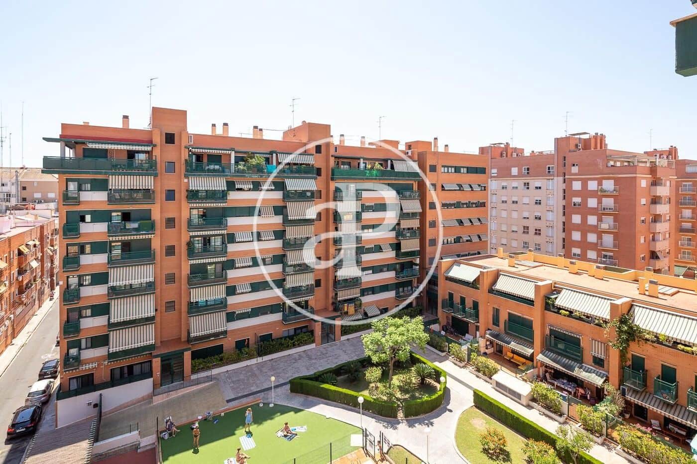 3 soverom Leilighet til leie i Valencia by med svømmebasseng garasje - € 1 950 (Ref: 9778257)