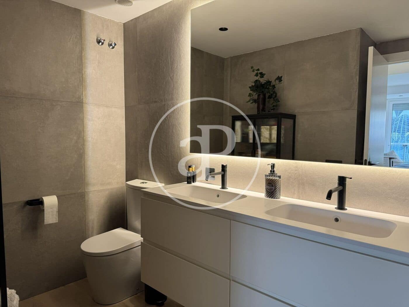 3 bedroom Apartment for rent in Valencia city with garage - € 2,800 (Ref: 9788476)