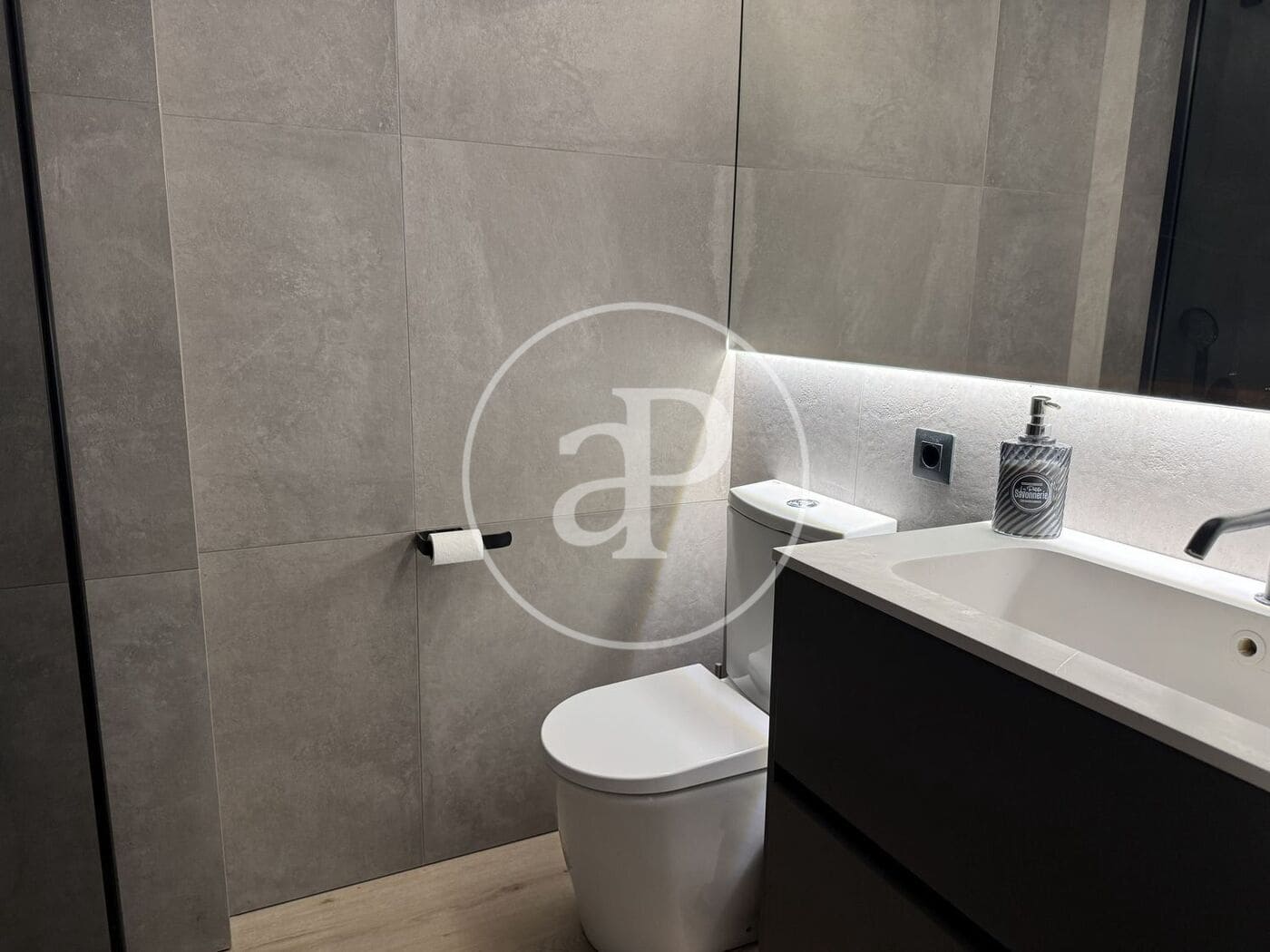 3 bedroom Apartment for rent in Valencia city with garage - € 2,800 (Ref: 9788476)