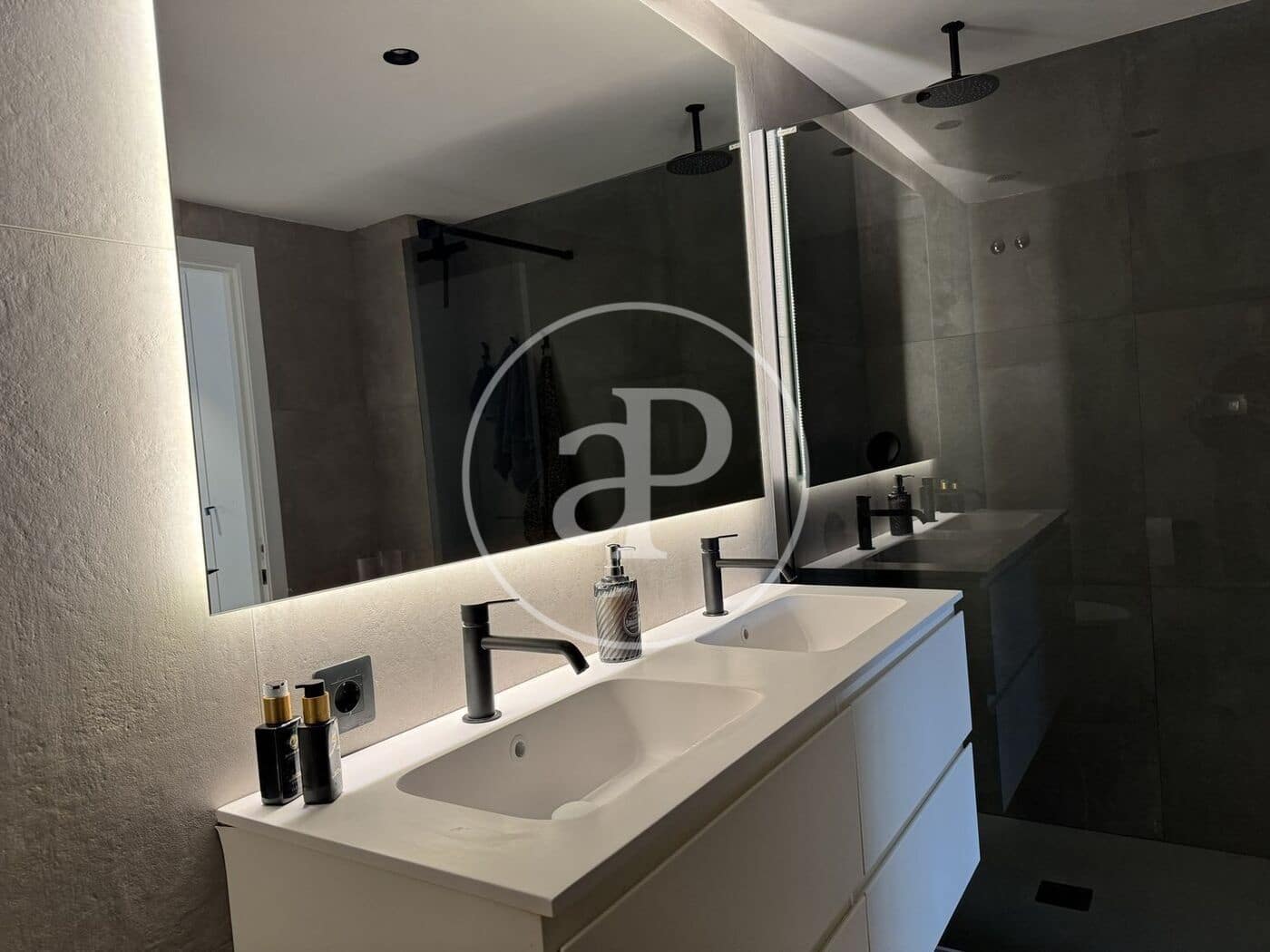 3 bedroom Apartment for rent in Valencia city with garage - € 2,800 (Ref: 9788476)