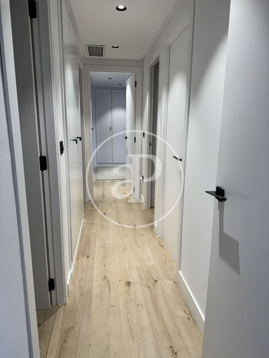 3 bedroom Apartment for rent in Valencia city with garage - € 2,800 (Ref: 9788476)