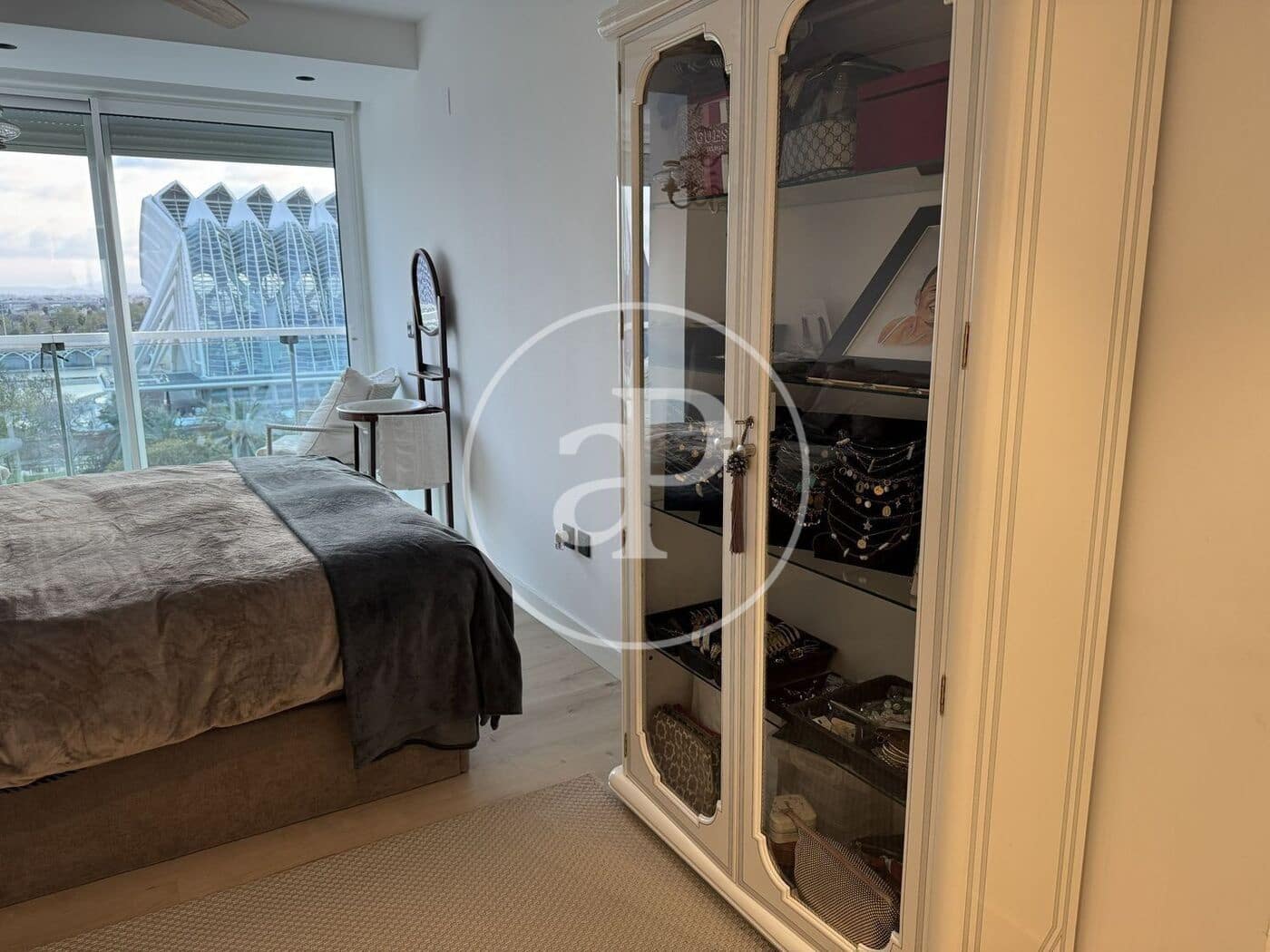 3 bedroom Apartment for rent in Valencia city with garage - € 2,800 (Ref: 9788476)