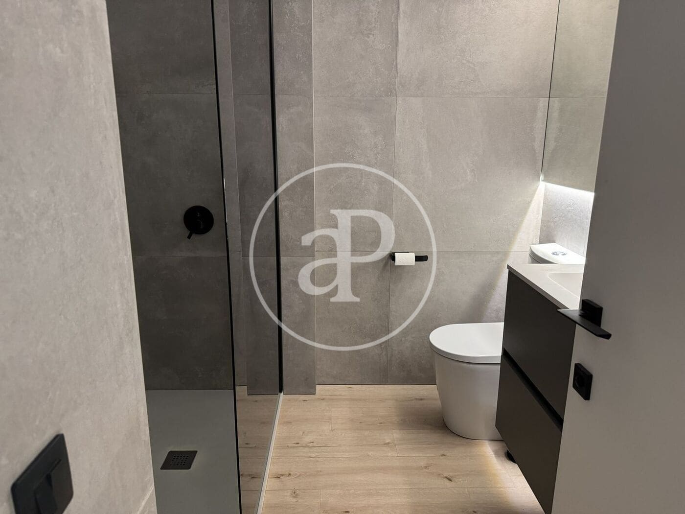 3 bedroom Apartment for rent in Valencia city with garage - € 2,800 (Ref: 9788476)