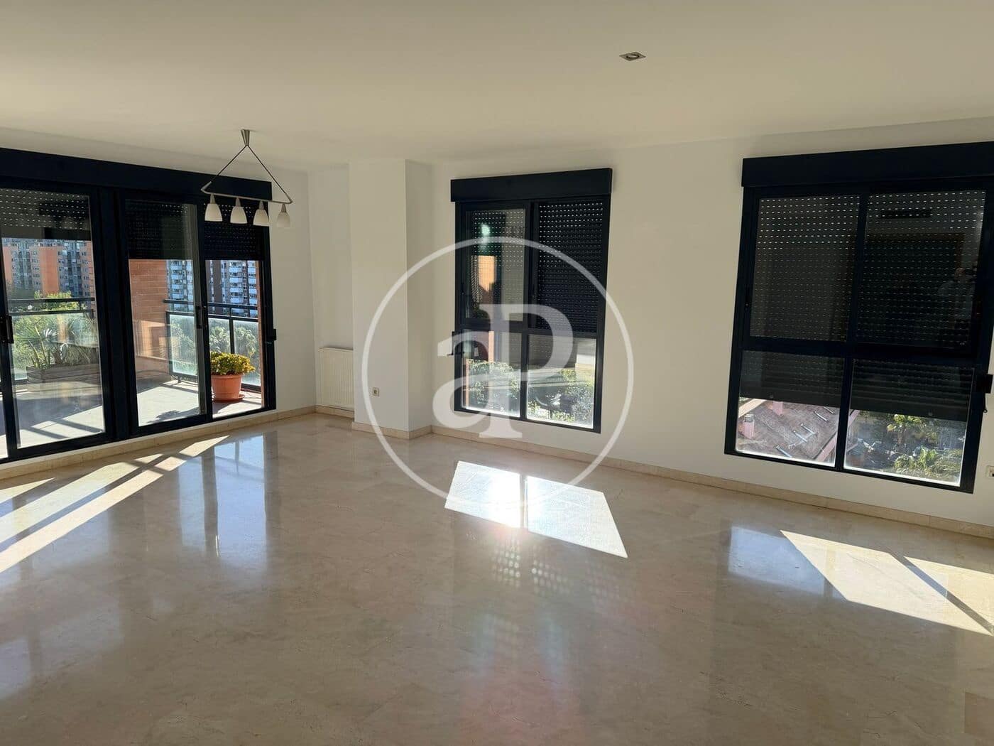 3 camera da letto Appartamento da affittare in Valencia citta con piscina garage - 2.150 € (Rif: 9788477)