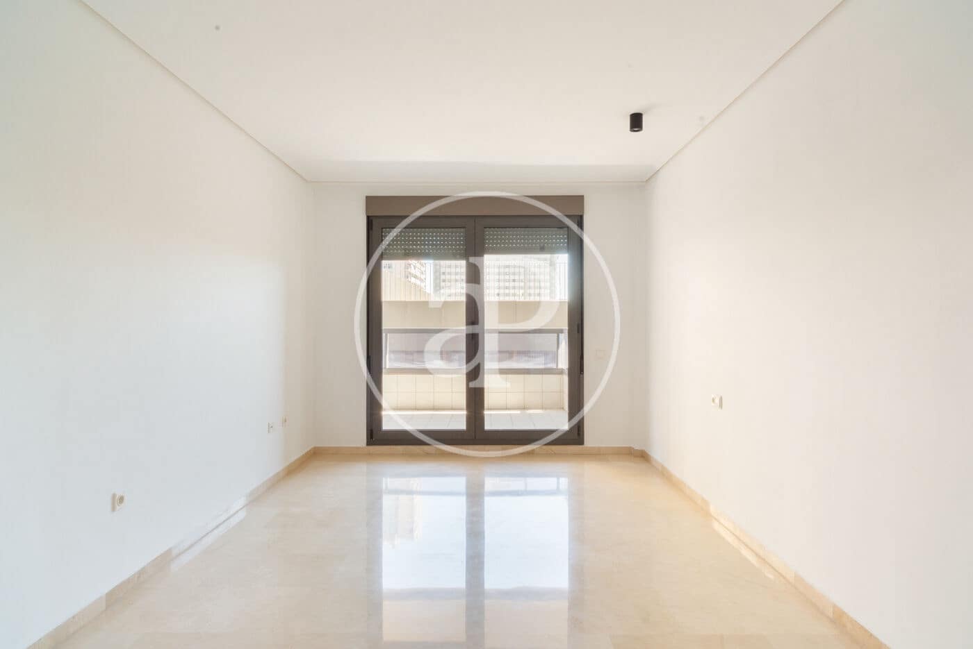 Appartement de 3 chambres à louer à Valence ville avec piscine garage - 1 850 € (Ref: 9788478)