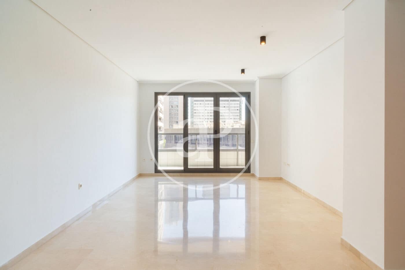 Appartement de 3 chambres à louer à Valence ville avec piscine garage - 1 850 € (Ref: 9788478)