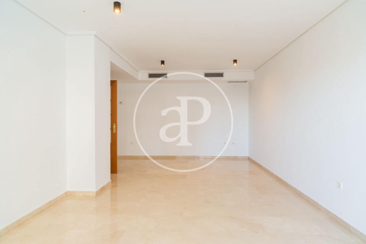 Appartement de 3 chambres à louer à Valence ville avec piscine garage - 1 850 € (Ref: 9788478)