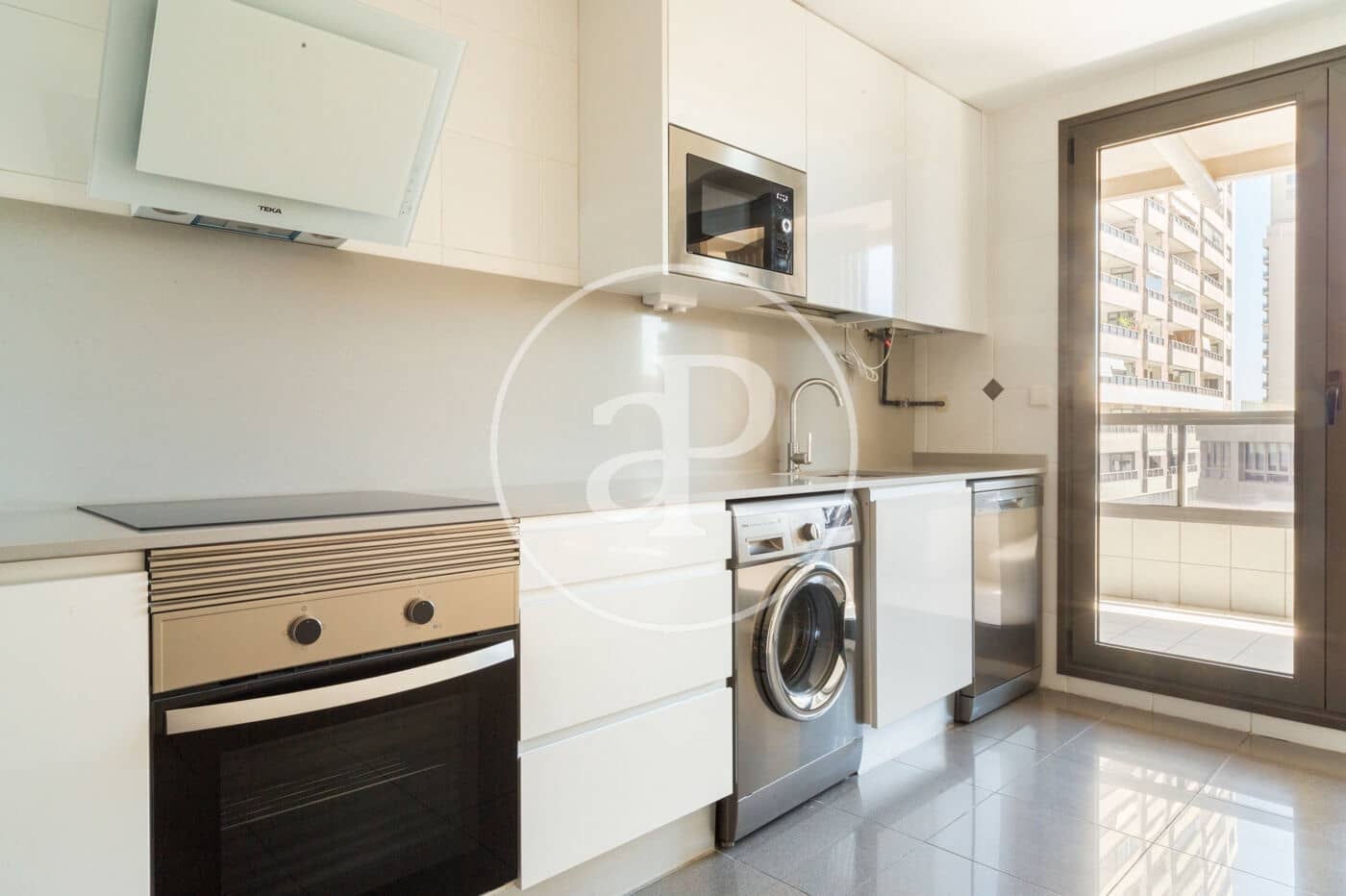 Appartement de 3 chambres à louer à Valence ville avec piscine garage - 1 850 € (Ref: 9788478)