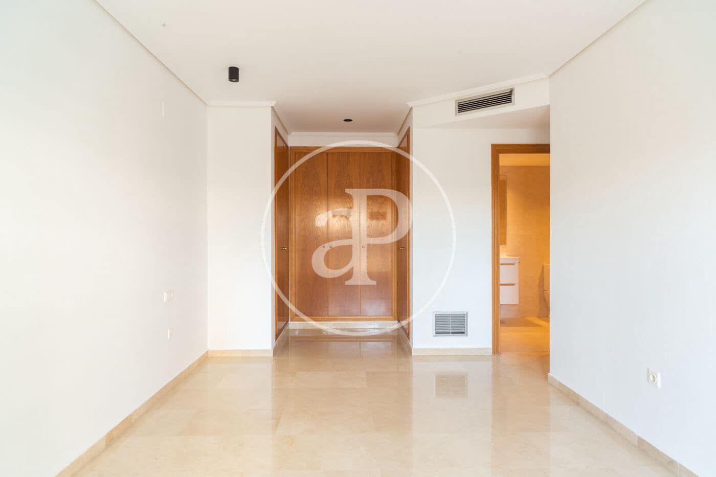 Appartement de 3 chambres à louer à Valence ville avec piscine garage - 1 850 € (Ref: 9788478)