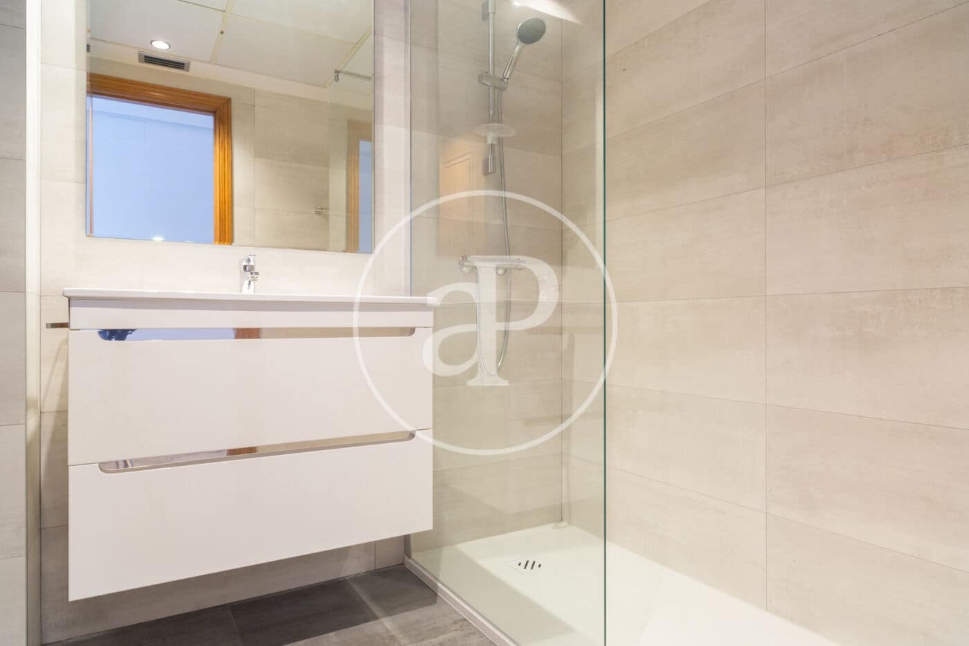 Appartement de 3 chambres à louer à Valence ville avec piscine garage - 1 850 € (Ref: 9788478)